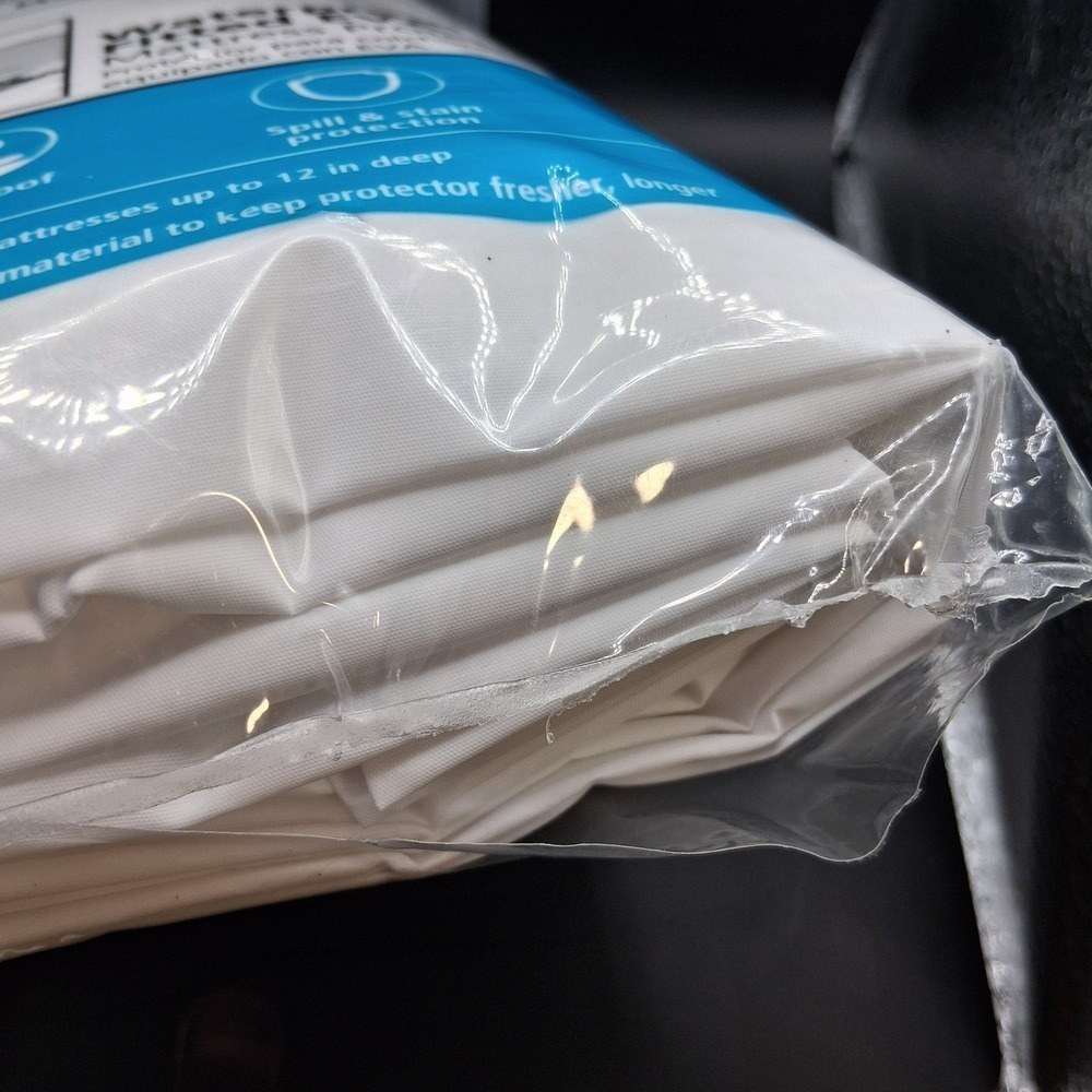 Mainstays Queen Waterproof Mattress Protector Fitted EVA Spill Stain Protection - Picture 6 of 7